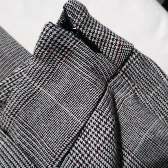 Talbots Women's Black and White Herringbone Capris - Picture 4 of 5